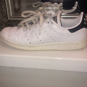 adidas ‘Stan Smith” with blue accents